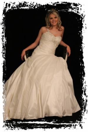 wd52ro992630-wedding-dressesgowntrourokke-